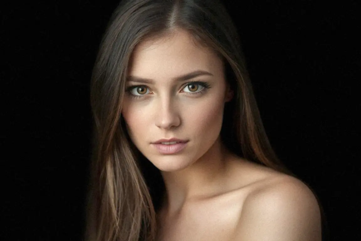 Ritratto professionale donna per book fotografico a Milano